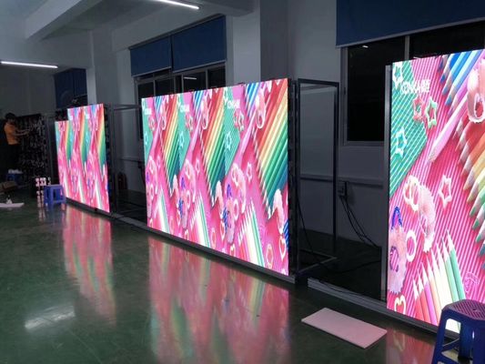 Foto Teks Layar Video LED Indoor yang Dapat Diputar 240mm * 240mm Dengan Garansi 2 Tahun Pabrik Shenzhen