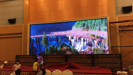 7.68m * 4.032m Layar Video LED Indoor 3mm Pixel Pitch Kecerahan Tinggi Shenzhen